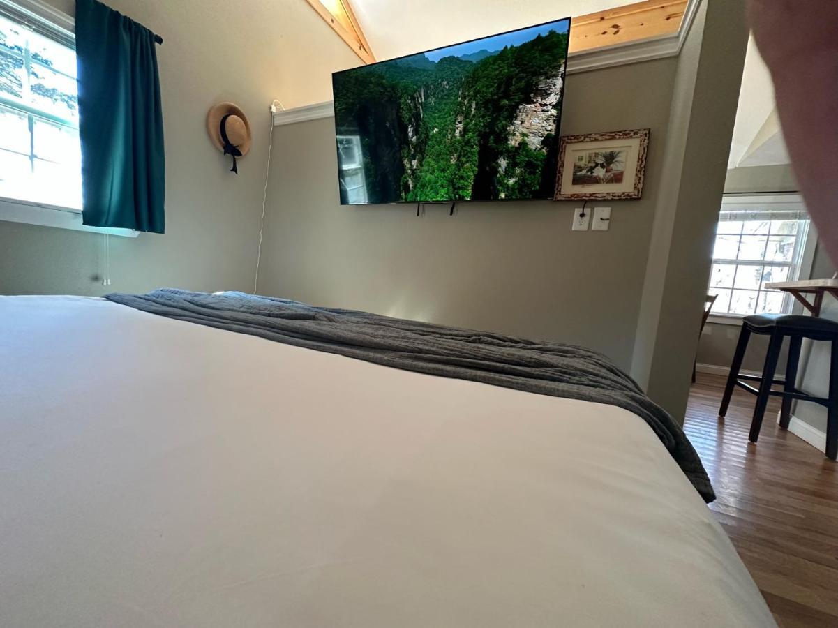 Luxury Smart Bungalow ファイエットビル エクステリア 写真